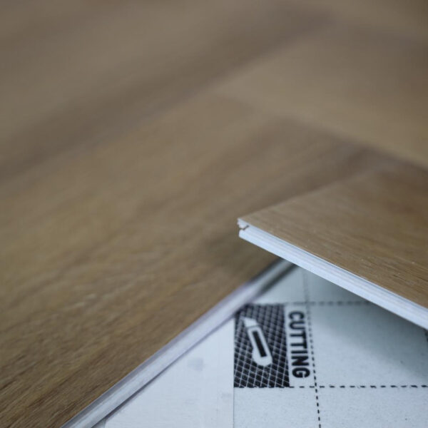 SPC Click Amaron Herringbone – GEORGETOWN OAK – 5mm CA 147 - Pro Confort Carpet SPC Click Amaron Herringbone – GEORGETOWN OAK – 5mm CA 147 3