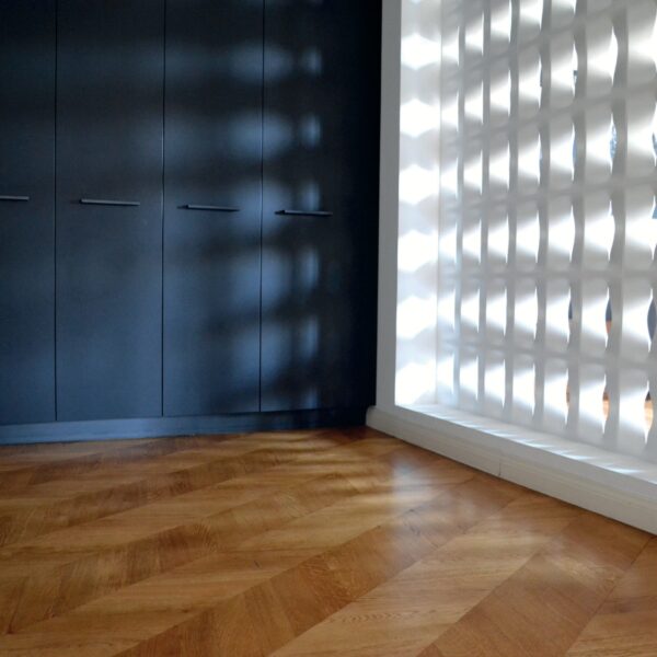 Parchet stratificat Milano Chevron 45° Naturale